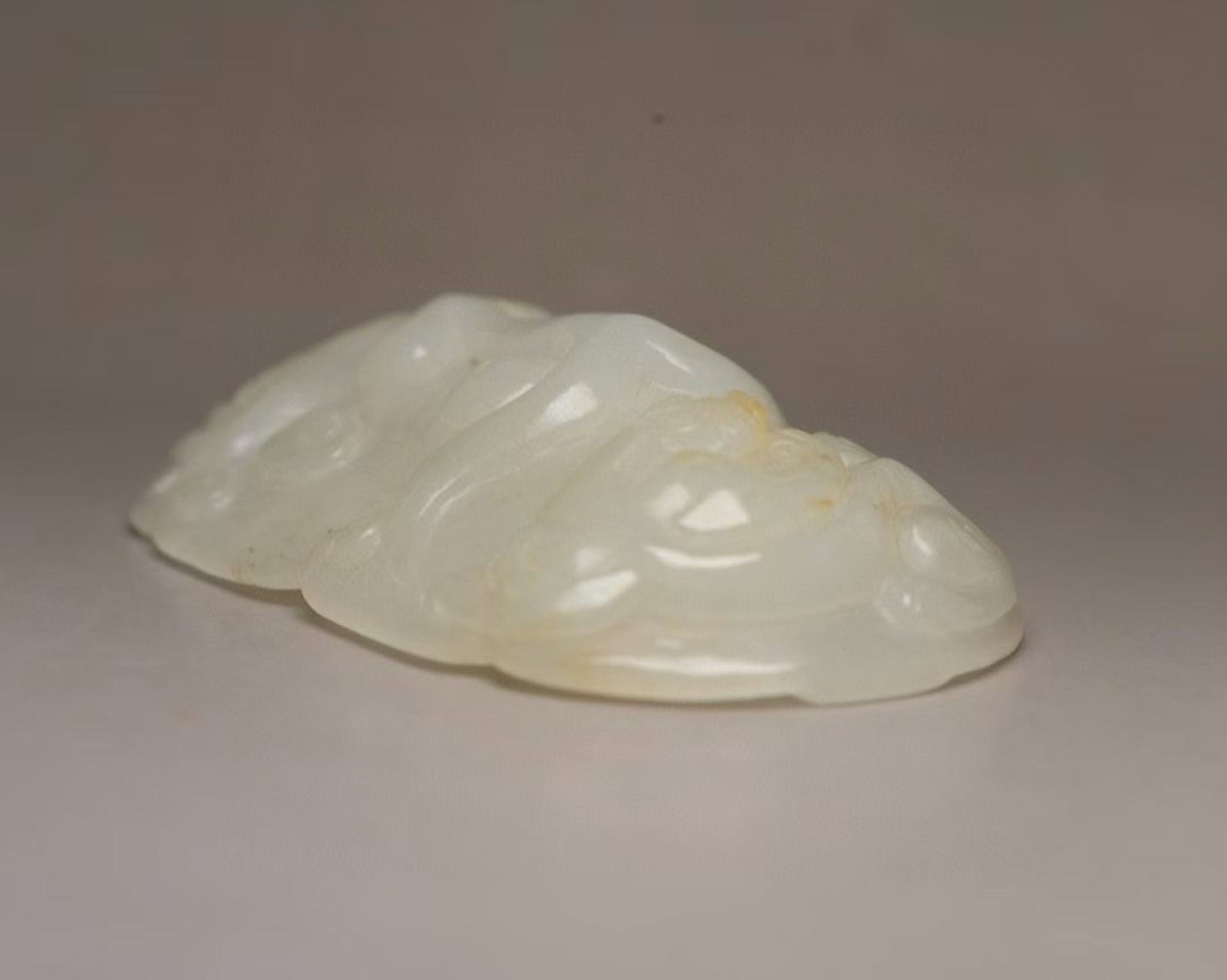 An Exquisite White Jade Beast-Face Pattern Buckle - 4