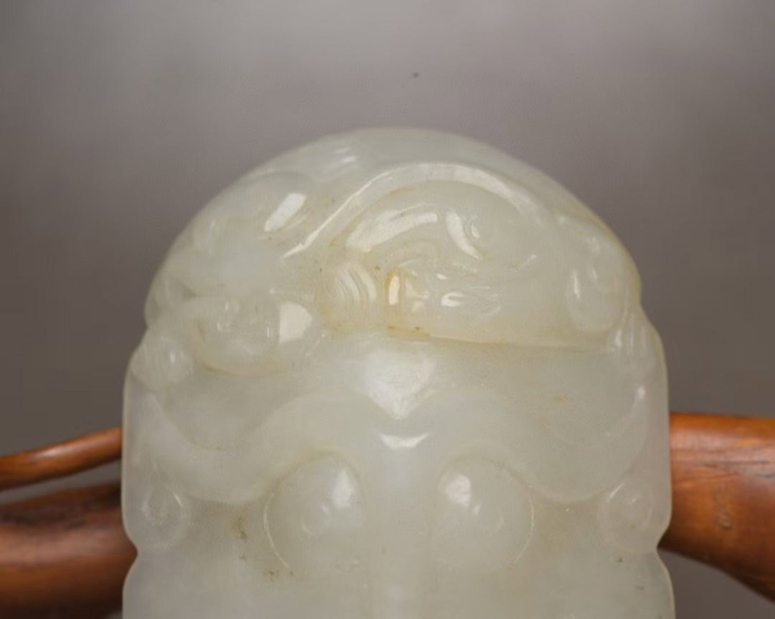 An Exquisite White Jade Beast-Face Pattern Buckle - 5