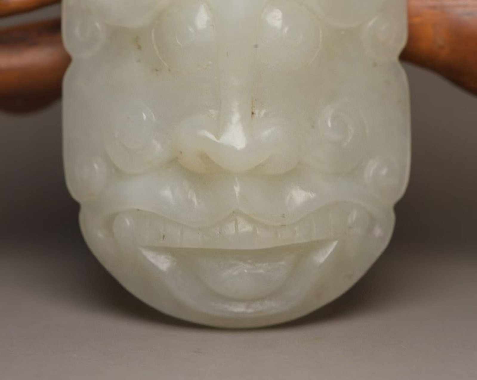 An Exquisite White Jade Beast-Face Pattern Buckle - 6