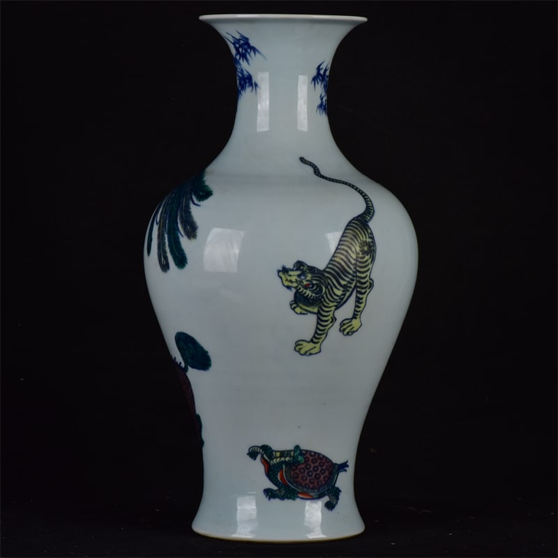 A Rare Doucai Auspicious Beast Pattern Vase: A Rare Doucai Auspicious Beast Pattern Vase,Qing Dynasty,China,Kangxi Six-Character Mark,Size:15.2inx7.9in 斗彩瑞兽纹瓶,中国清代,康