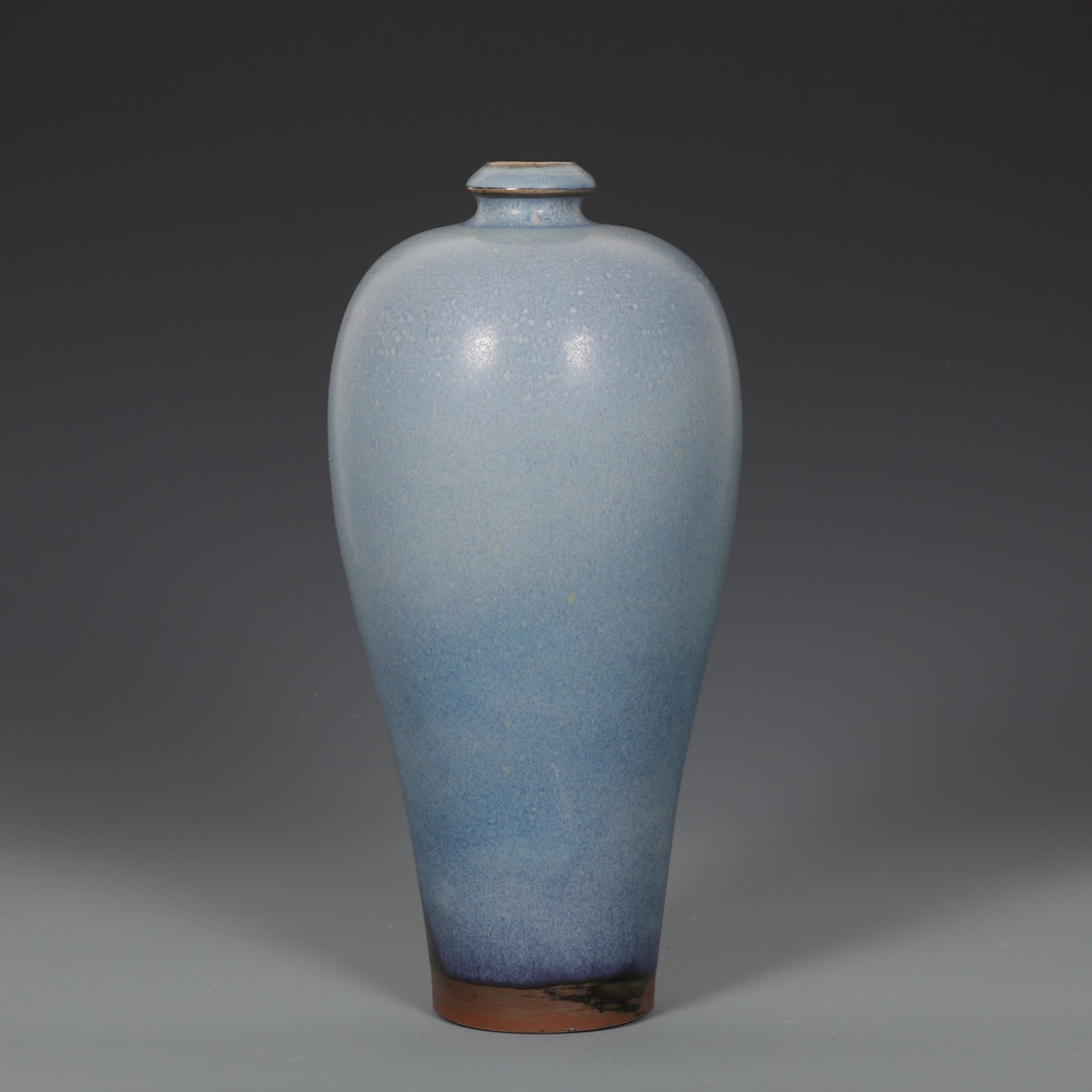 An Exquisite Jun yao Purple Glazed Vase: An Exquisite Jun yao Purple Glazed Vase,Song Dynasty,China,Size:12inx5.9in 钧窑紫釉瓶,中国宋代