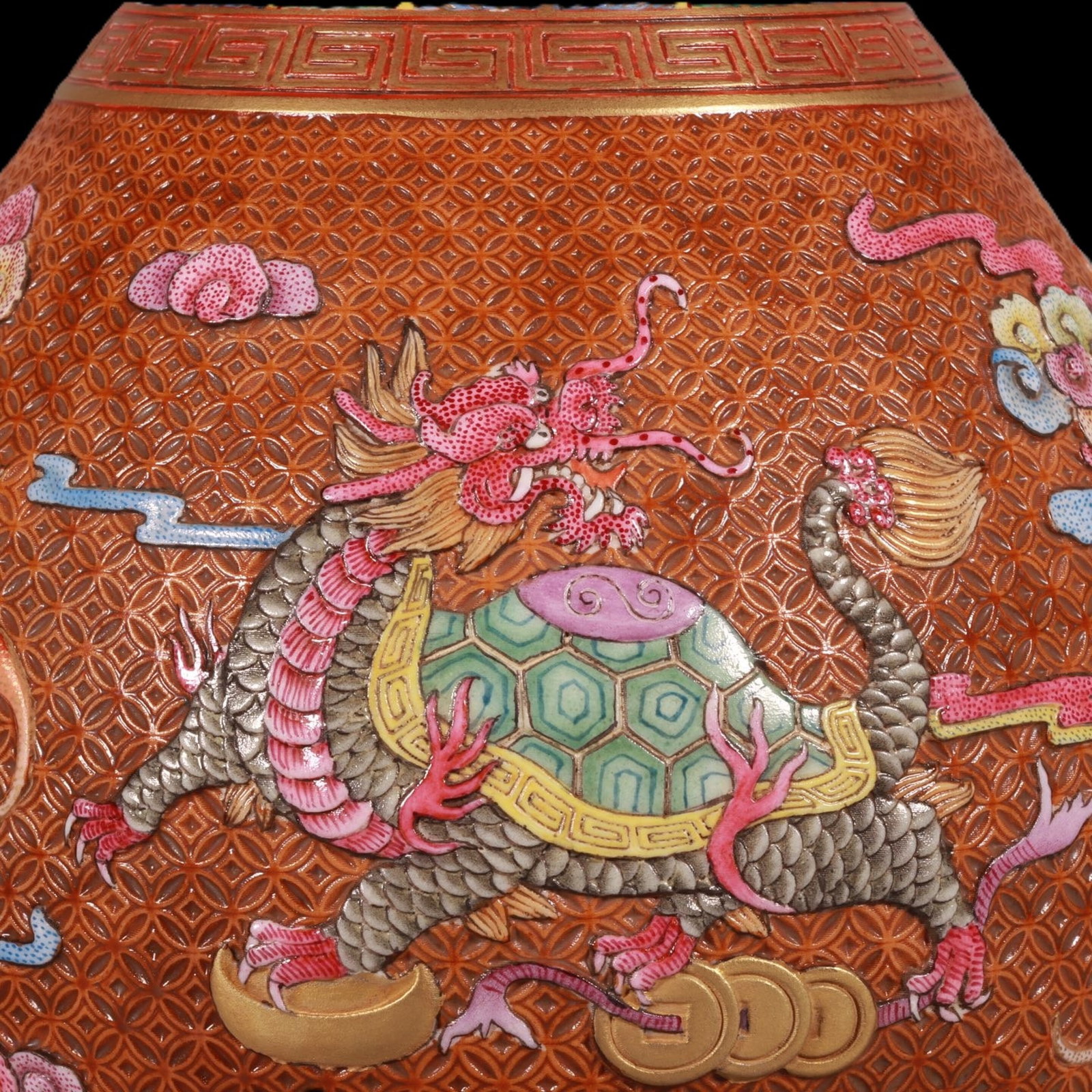 An Exquisite Enamel Auspicious Beast Pattern Vase - 3