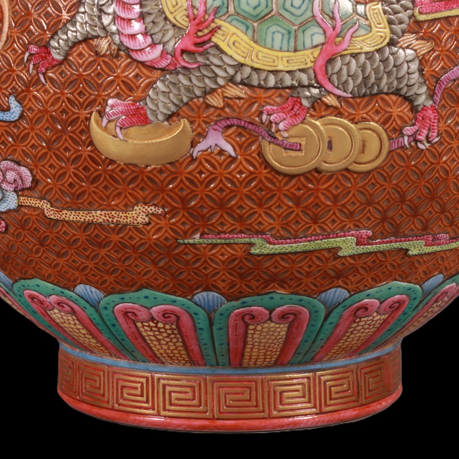 An Exquisite Enamel Auspicious Beast Pattern Vase - 4