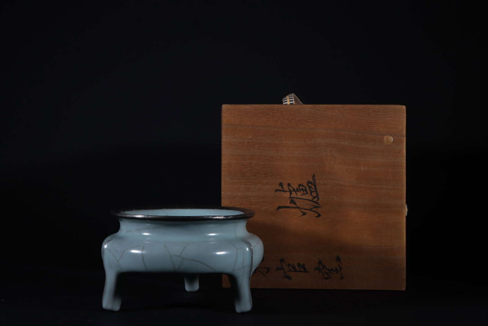 An Exquisite Guan yao Celadon Glazed Inlaid Silver Censer,with an Imperial Poem by Emperor Qianlong: An Exquisite Guan yao Celadon Glazed Inlaid Silver Censer,with an Imperial Poem by Emperor Qianlong,Song Dynasty,China,Size:3.5inx6.5in 官窑青釉镶银炉,带