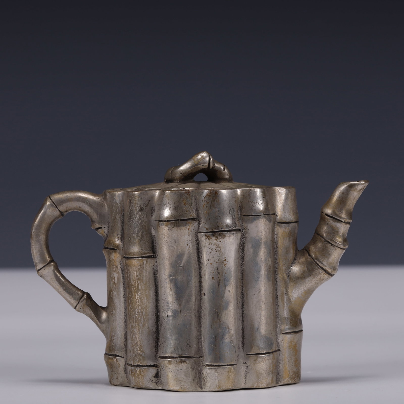 An Exquisite Silver-Plated Bronze Bamboo Pattern Ewer: An Exquisite Silver-Plated Bronze Bamboo Pattern Ewer,Qing Dynasty, China,Qianlong Four-character Mark,Size:4.7inx5.9inx3.1in,Weight:250g 铜镀银竹纹执壶,È