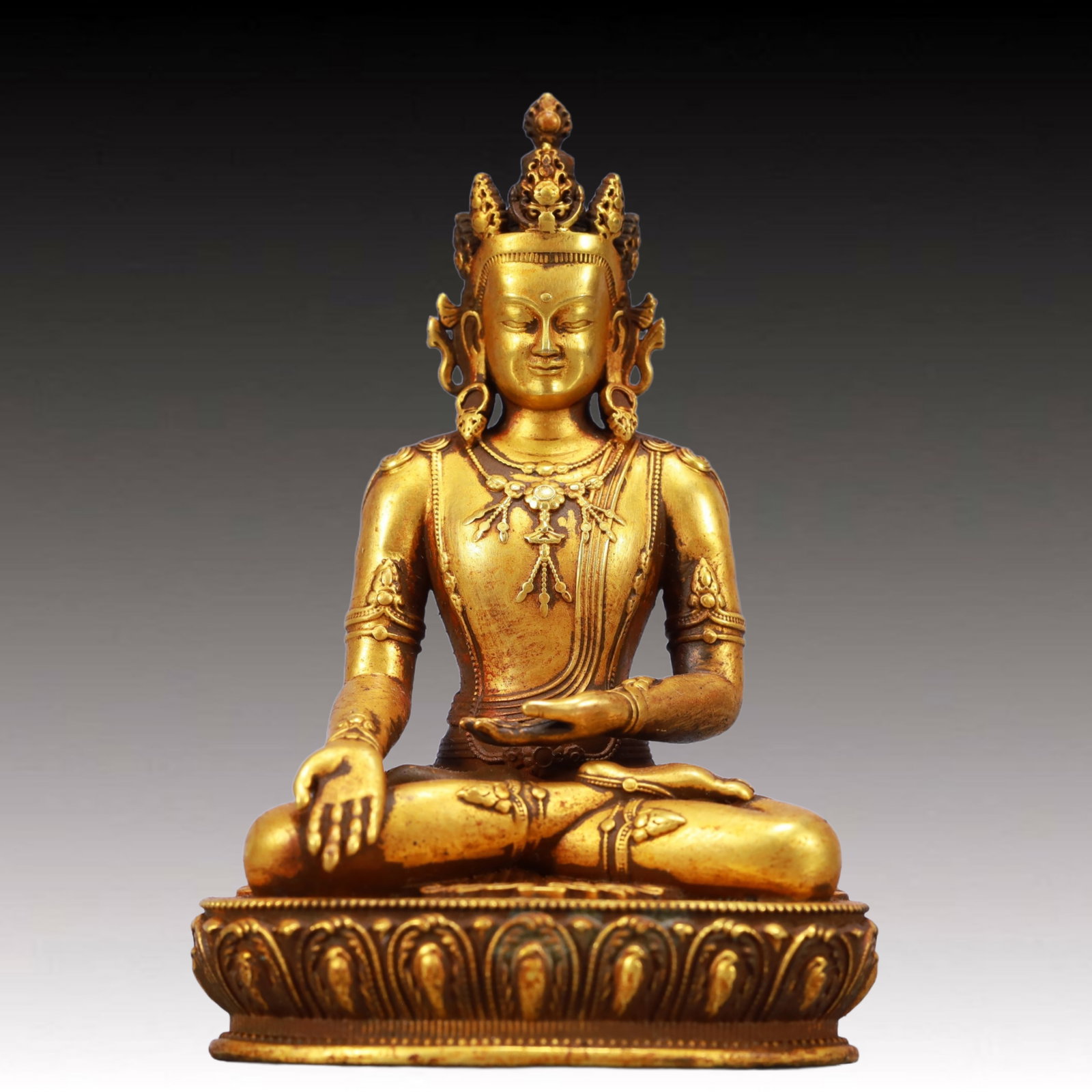 A Solemn Gilt Bronze Statue of Amitayus: A Solemn Gilt Bronze Statue of Amitayus,Ming Dynasty, China,Yongle Six-character Mark,Size:2.8inx2.2inx3.9in,Weight:601g
