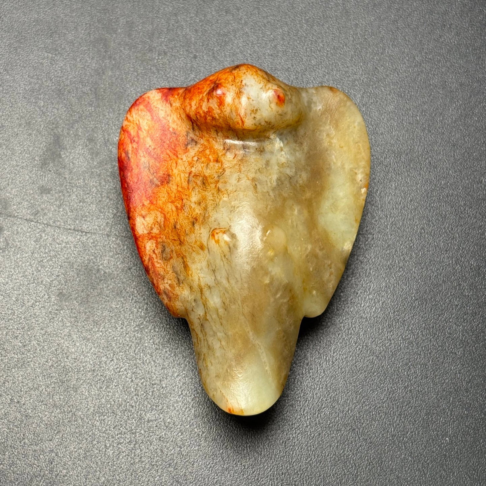 An Exquisite White Jade Bat Ornament: An Exquisite White Jade Bat Ornament,Qing Dynasty,China,Size:56mmx75mmx31mm,Weight:134g 白玉蝙蝠摆件,中国清代