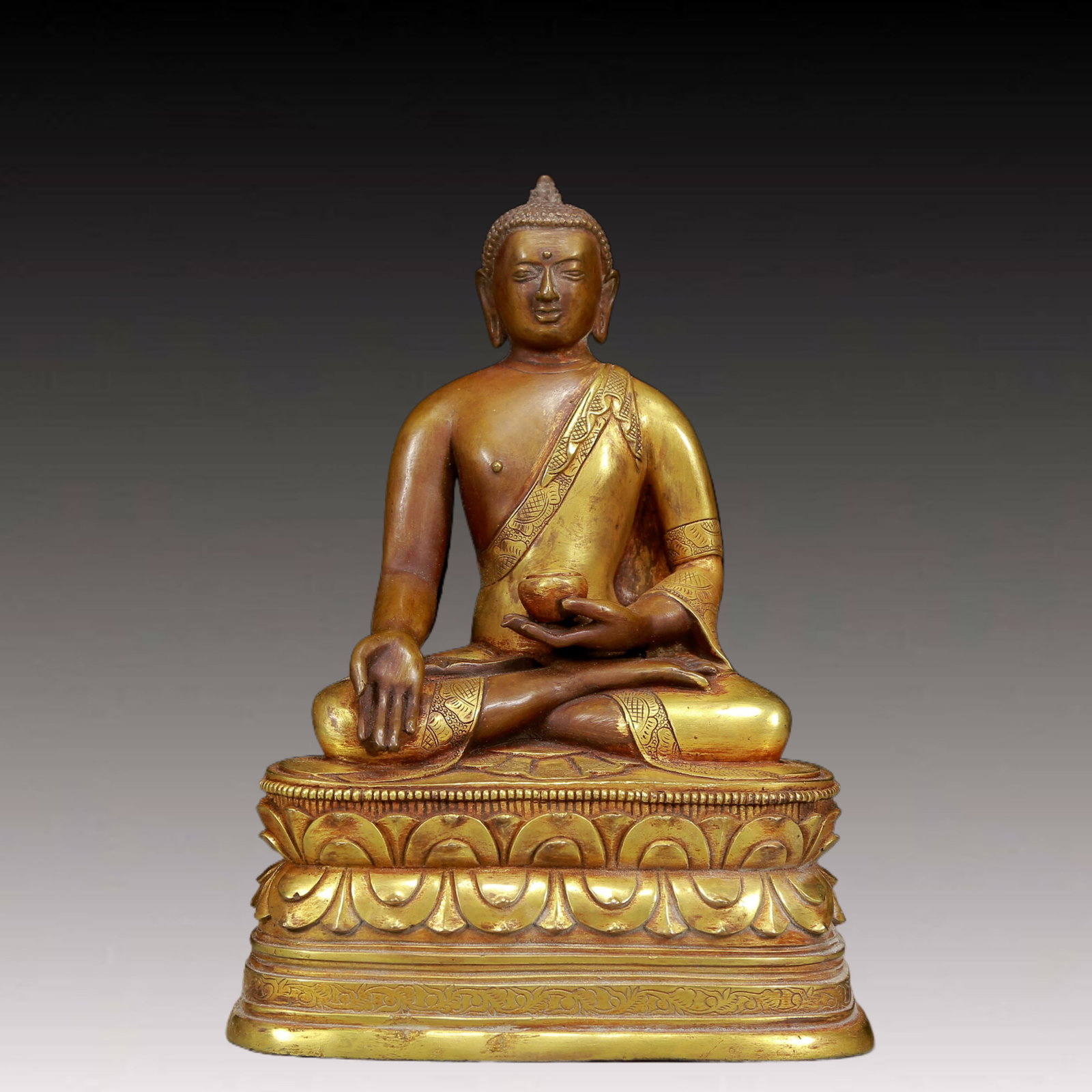 A Solemn Gilt Bronze Statue of Sakyamuni: A Solemn Gilt Bronze Statue of Sakyamuni,Ming Dynasty, China,Size:7.5inx5.1inx10.6in,Weight:4620g 铜鎏金释迦摩尼像，明代