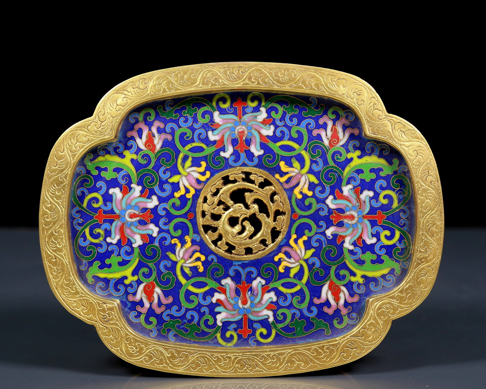 An Exquisite Cloisonne Lotus Pattern Box - 2
