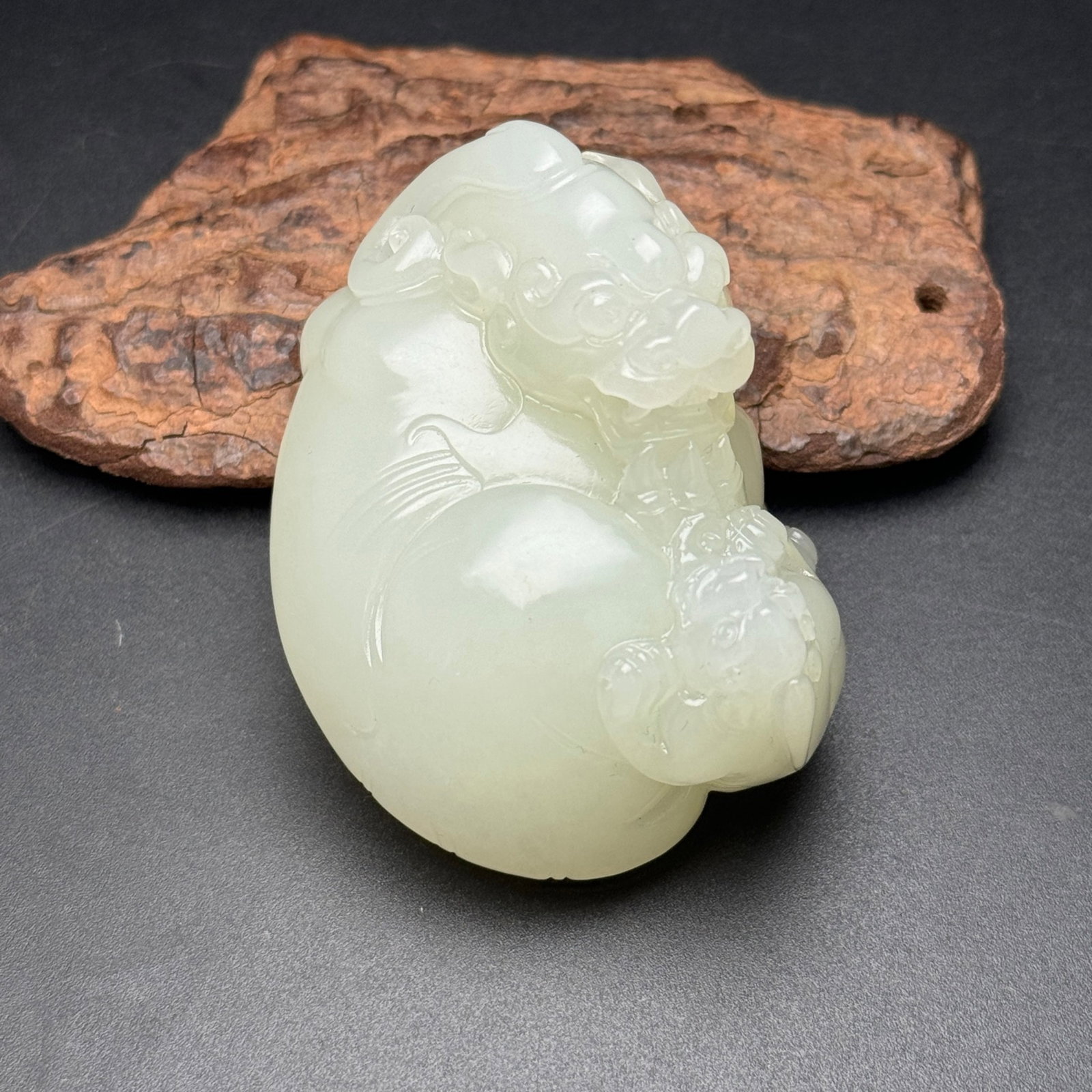 An Exquisite White Jade Auspicious Beast Ornament: An Exquisite White Jade Auspicious Beast Ornament,Qing Dynasty,China,Size:61mmx45mmx36mm,Weight:127g 白玉瑞兽摆件,中国清代