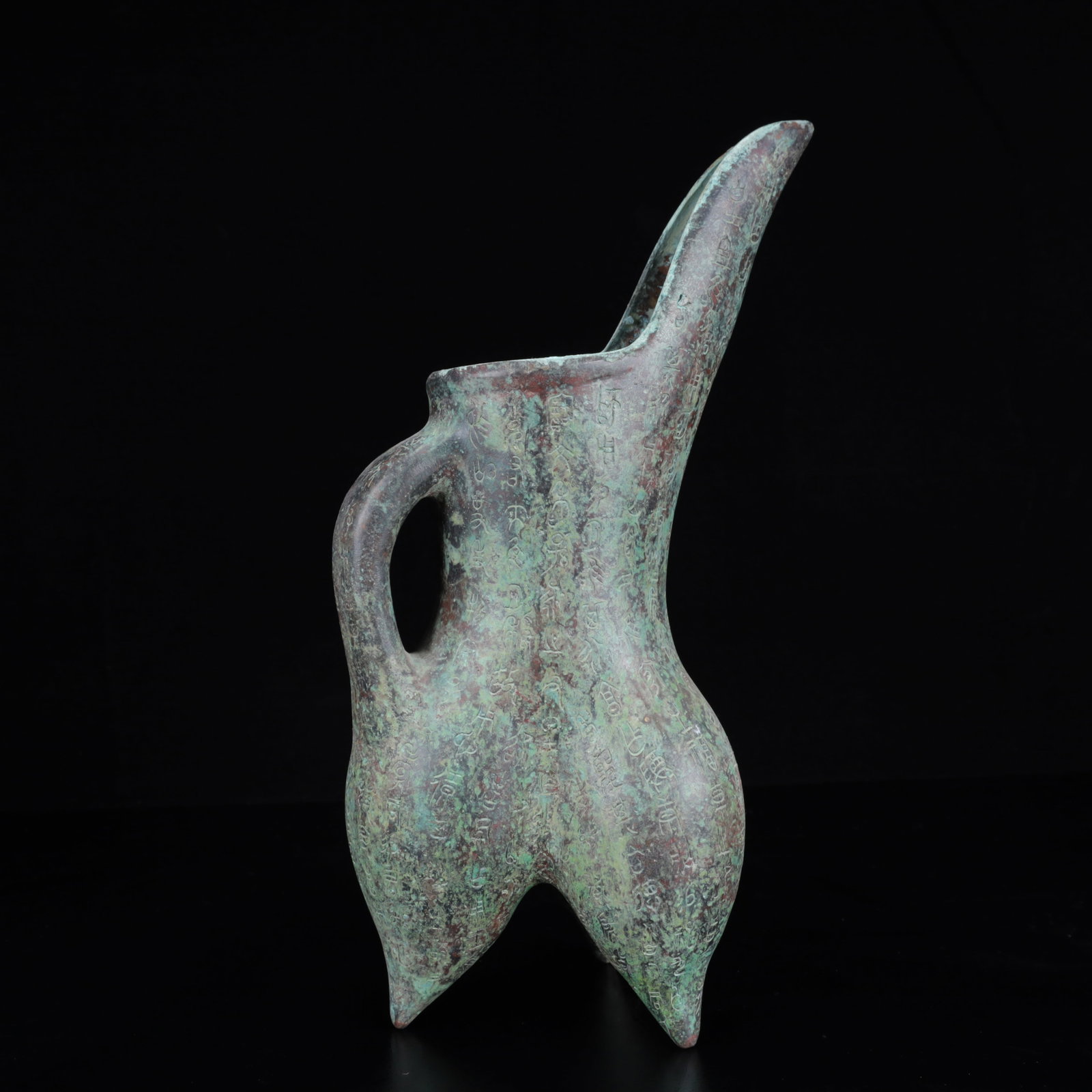 An Archaic Bronze Inscription Tripod Pot: An Archaic Bronze Inscription Tripod Pot,the Warring States Period in China,Size:5.9inx4.7inx12.2in,Weight:1650g 青铜铭文三足壶,中国战ࢲ