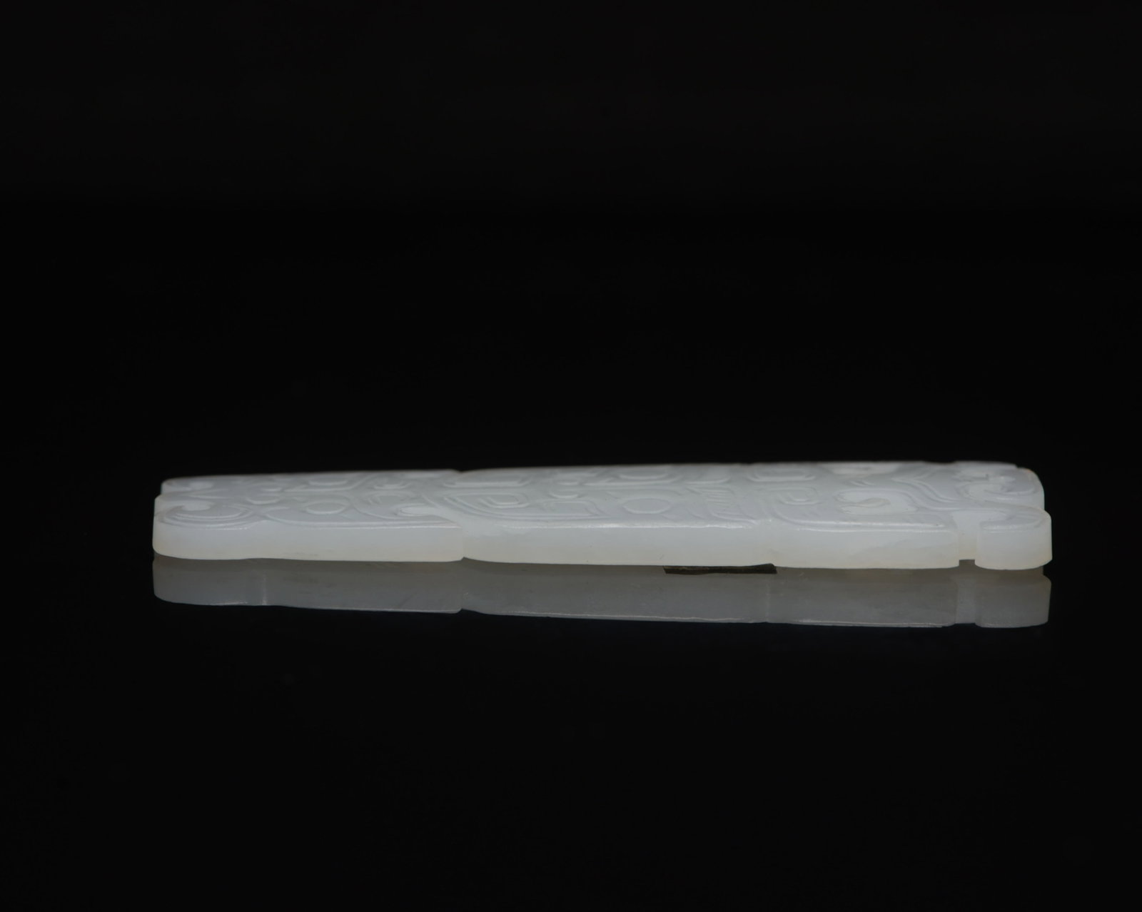 An Exquisite White Jade Beast-Face Pattern Pendant - 3