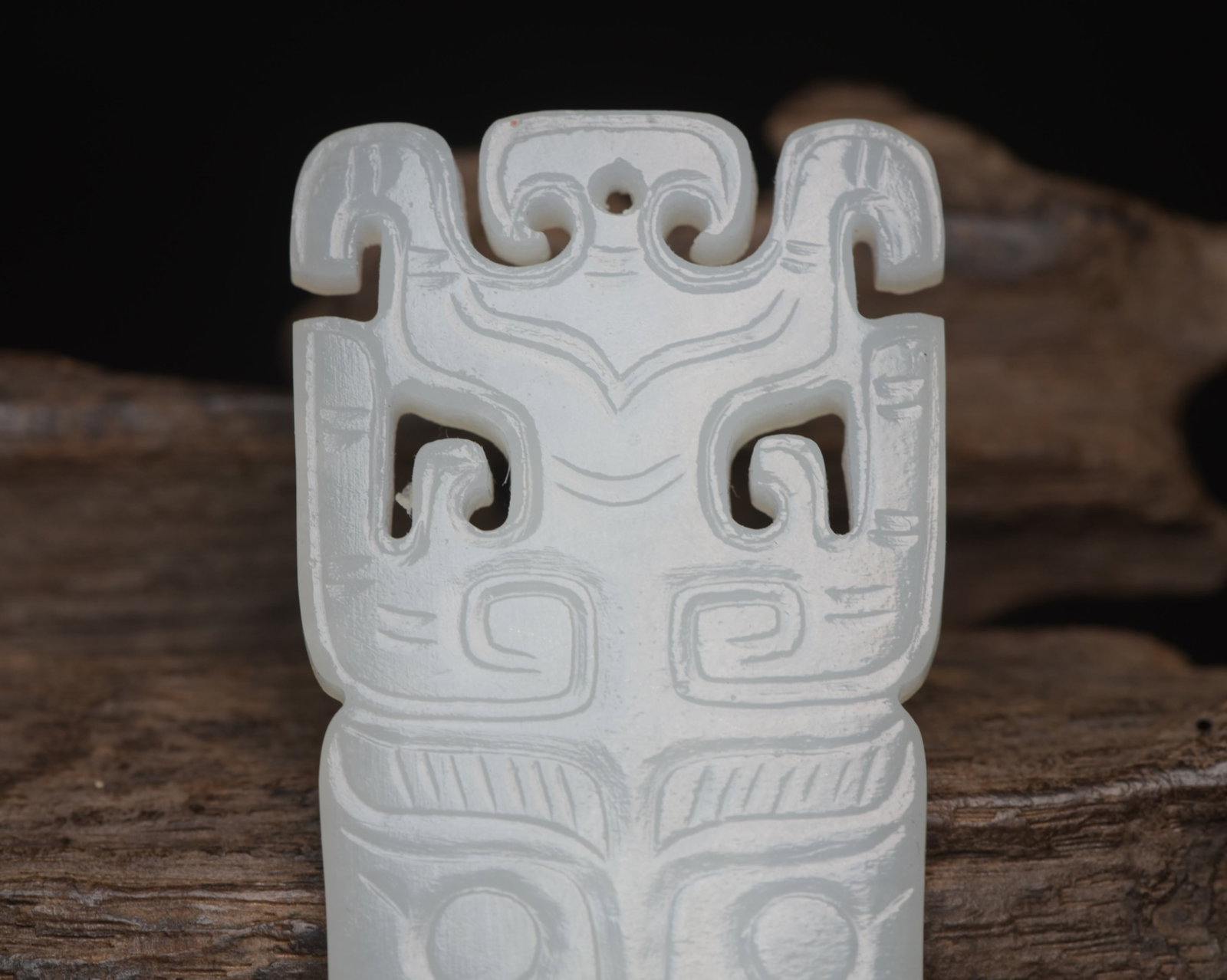 An Exquisite White Jade Beast-Face Pattern Pendant - 4