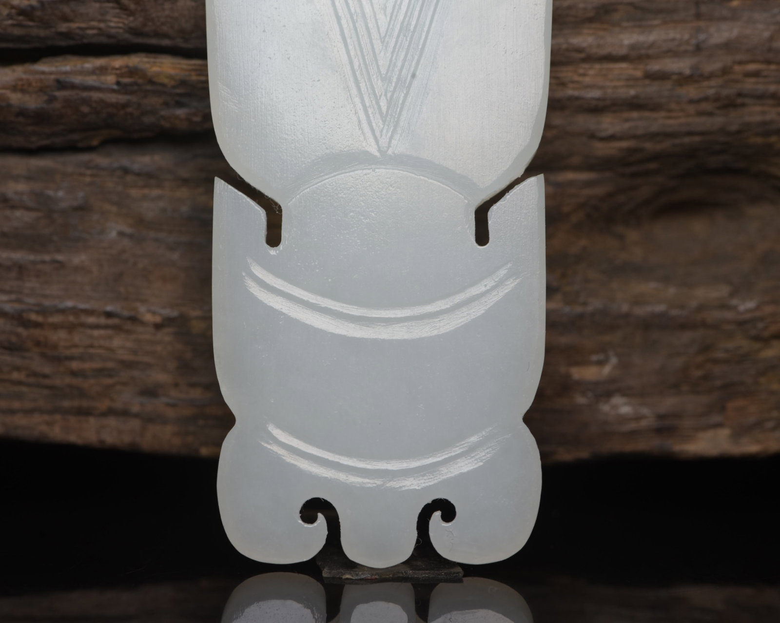 An Exquisite White Jade Beast-Face Pattern Pendant - 9