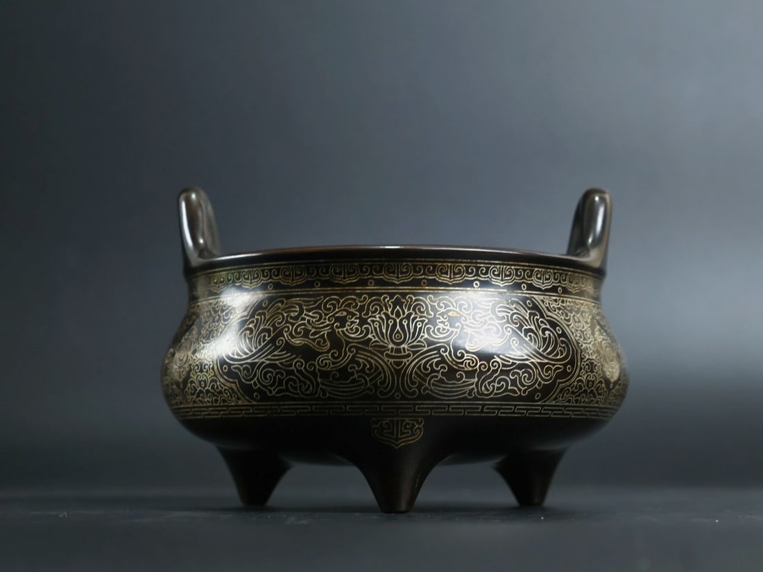 An Exquisite Bronze Inlaid Silver Flower and Phoenix Pattern Double-Ears and Tripod Censer: An Exquisite Bronze Inlaid Silver Flower and Phoenix Pattern Double-Ears and Tripod Censer,Qing Dynasty, China, With Mark,Size:3.3inx4.5in,Weight:1195g 铜嵌银花卉凤