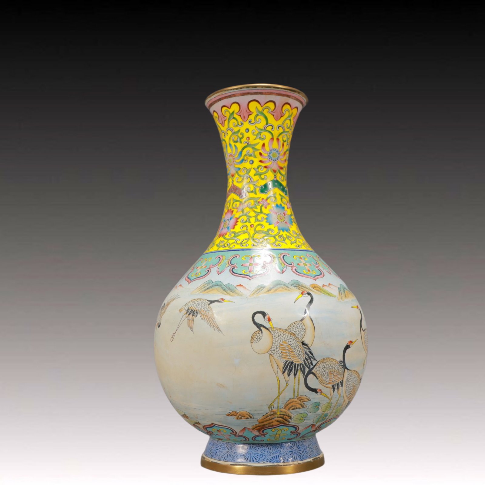 An Exquisite Painted Enamel Pine and Crane Pattern Vase: An Exquisite Painted Enamel Pine and Crane Pattern Vase,Qing Dynasty, China,Qianlong Four-character Mark,Size:5.5inx9.8in,Weight:900g 画珐琅松鹤纹瓶,中&