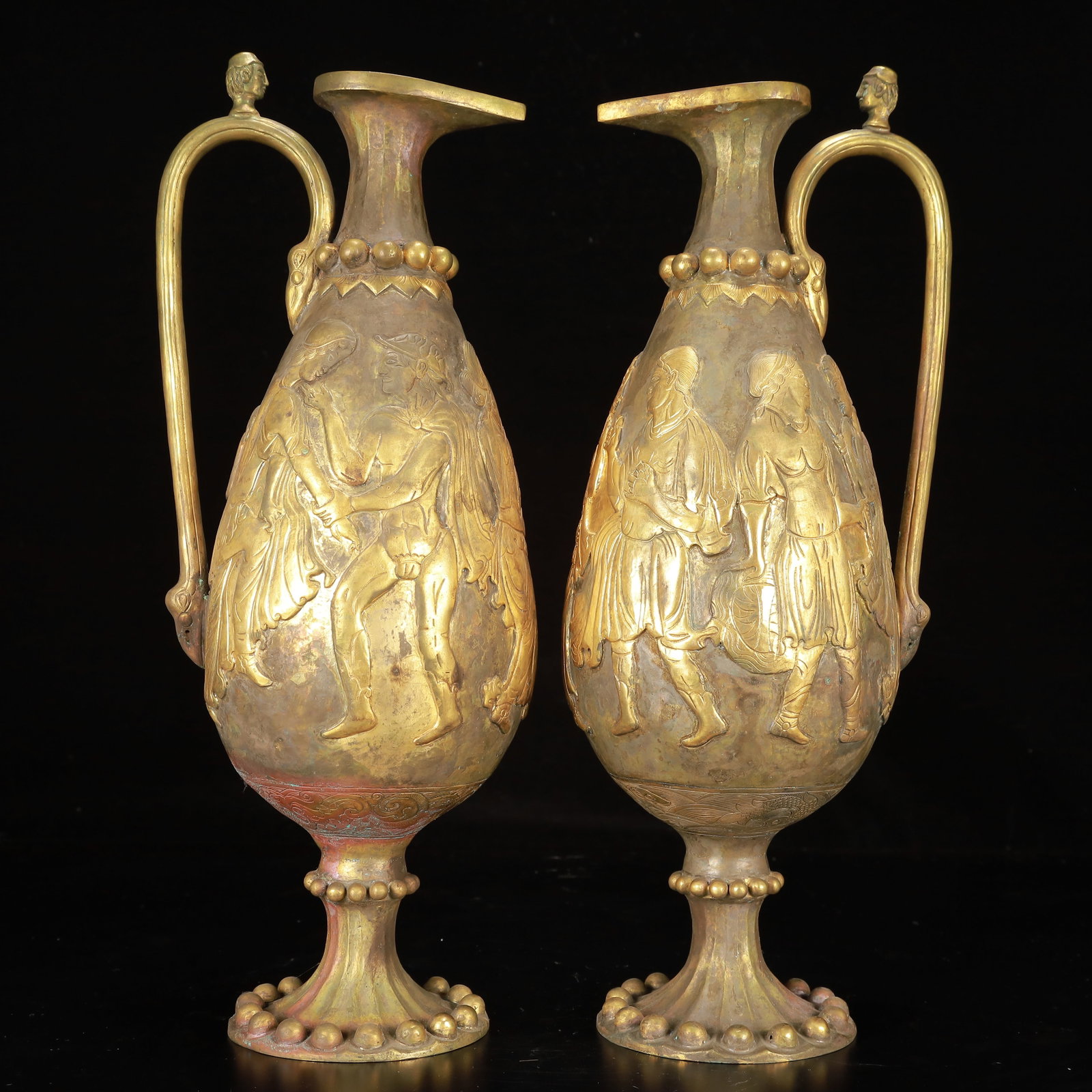 A Pair of Rare Gilt Bronze Figure Pattern Ewers: A Pair of Rare Gilt Bronze Figure Pattern Ewers,Qing Dynasty, China,Size:5.9inx5.1inx14.6in,Weight:2250g 一对铜鎏金人物纹执壶,中ࢲ