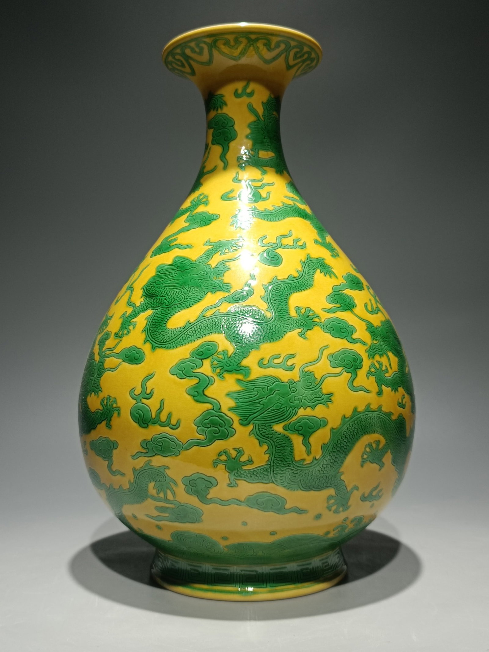 An Exquisite Biscuit Auspicious Cloud and Dragon Pattern Vase - 2