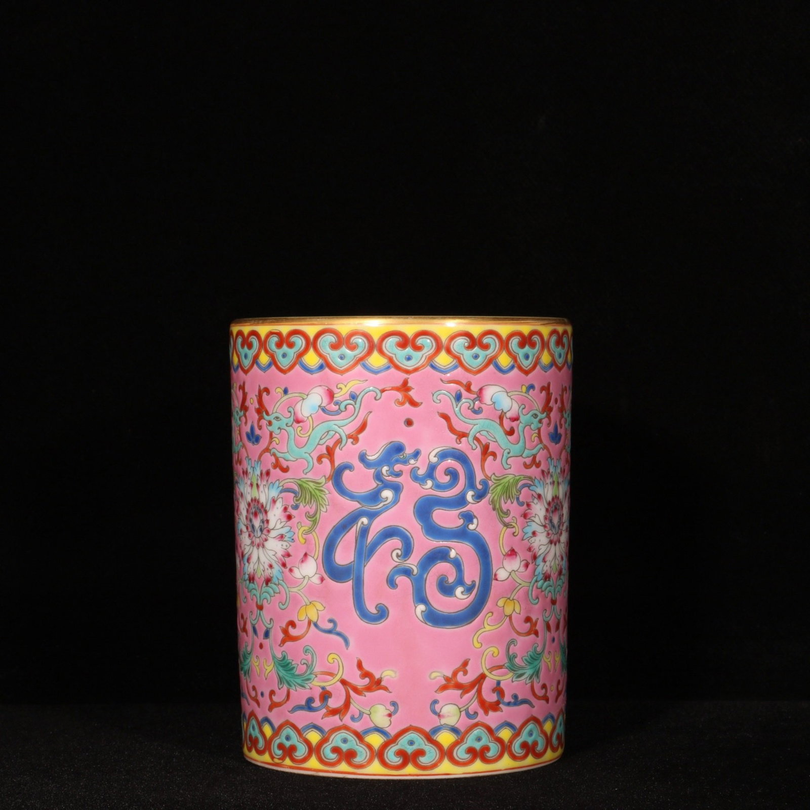 An Exquisite Enamel Painted Gold Bats and Peach Pattern and Flower Pattern Brush Pot: An Exquisite Enamel Painted Gold Bats and Peach Pattern and Flower Pattern Brush Pot,Qing Dynasty,China,Yongzheng Six-character Mark,Size:4.9inx3.7in 珐琅彩描金福&#