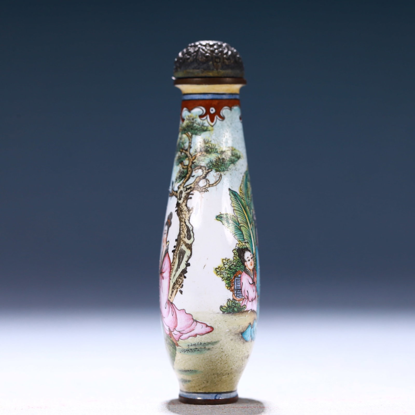An Exquisite Painted Enamel Figure Pattern Snuff Bottle - 5