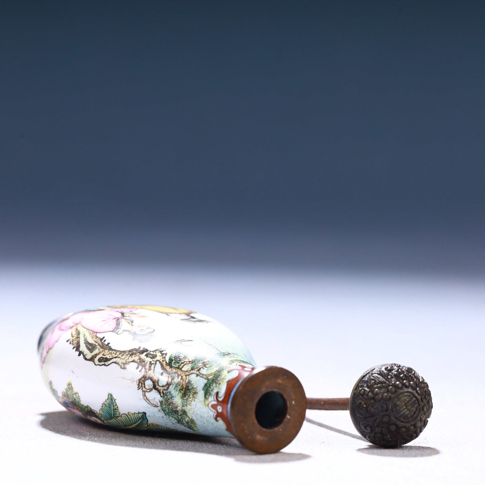An Exquisite Painted Enamel Figure Pattern Snuff Bottle - 6