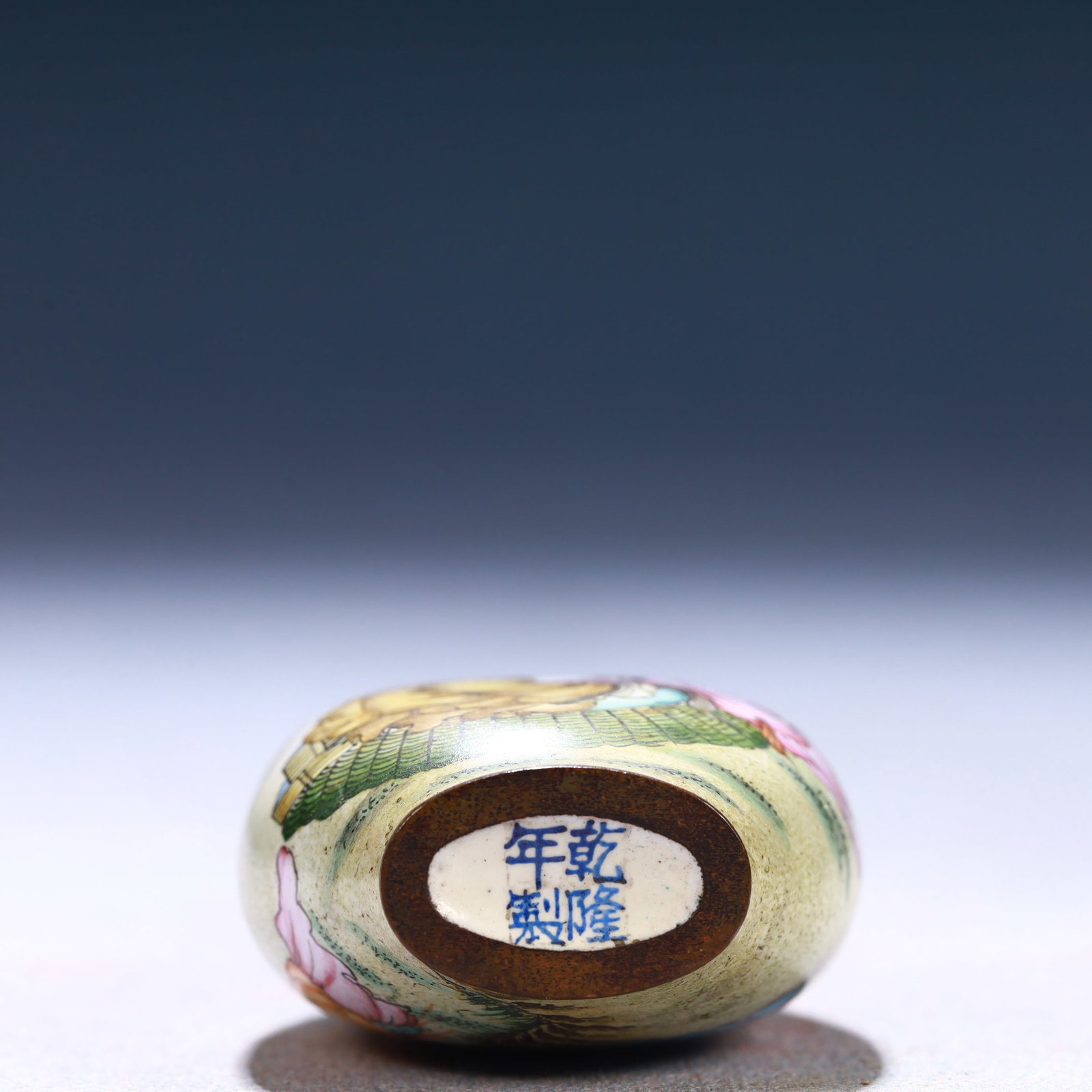 An Exquisite Painted Enamel Figure Pattern Snuff Bottle - 7