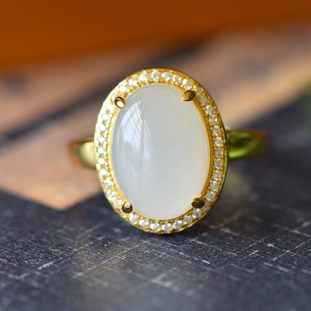 An Exquisite Sterling Silver-Gold Plated Inlaid White Jade Ring,Inlaid Diamond: An Exquisite Sterling Silver-Gold Plated Inlaid White Jade Ring,Inlaid Diamond,Size:14mmx17mm 纯银镀金镶白玉戒指,嵌钻石