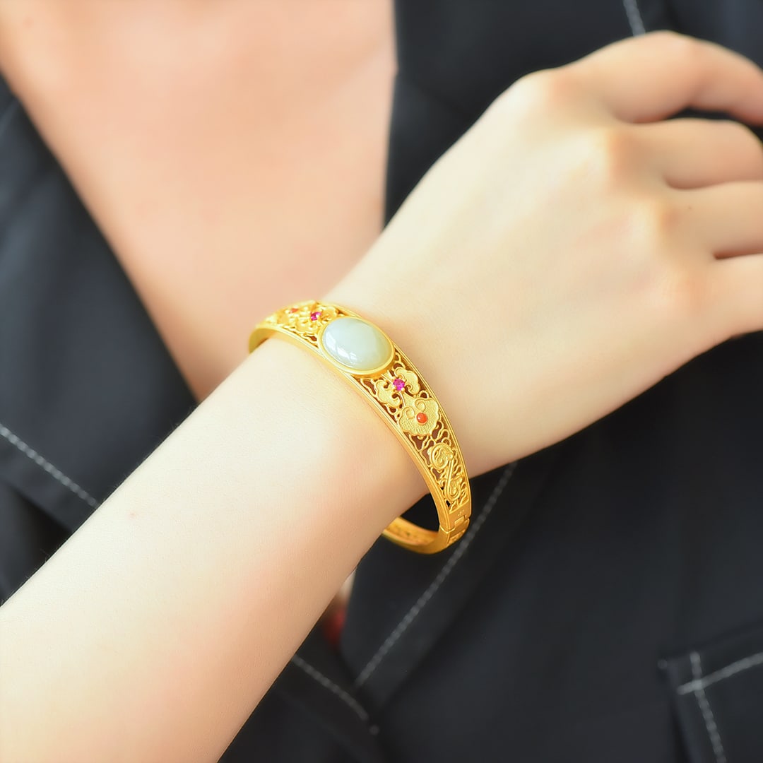 An Exquisite Sterling Silver-Gold Plated Inlaid White Jade Bracelets: An Exquisite Sterling Silver-Gold Plated Inlaid White Jade Bracelets,Size:12mmx16mm 纯银镀金镶白玉手镯