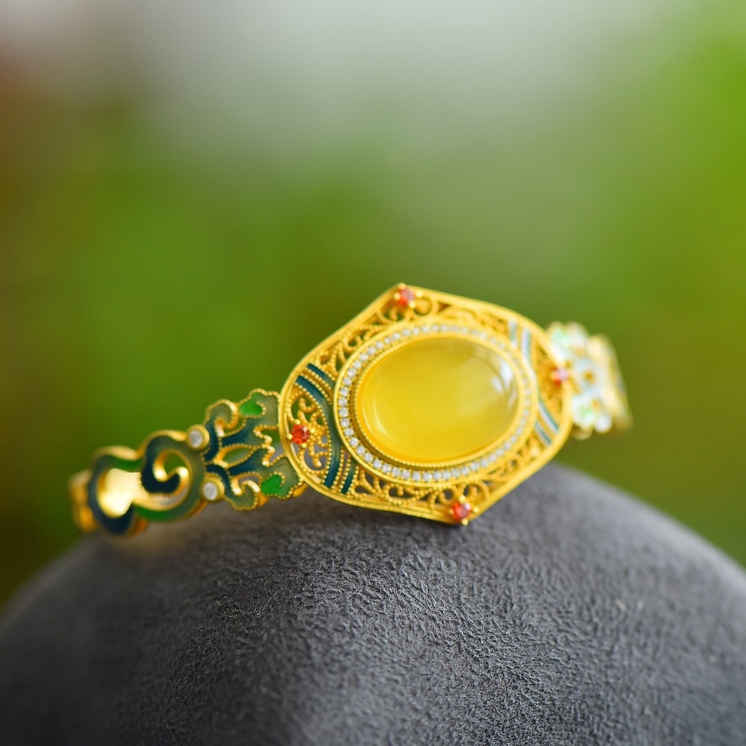 An Exquisite Sterling Silver-Gold Plated Inlaid Amber Enamel Bracelets,Inlaid Diamond: An Exquisite Sterling Silver-Gold Plated Inlaid Amber Enamel Bracelets,Inlaid Diamond,Size:13mmx18mm 纯银镀金镶琥珀珐琅手镯,嵌&#