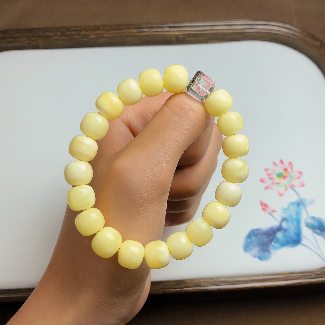 An Exquisite Amber Bracelets - 2
