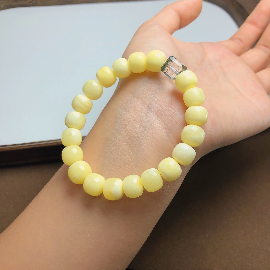 An Exquisite Amber Bracelets - 4