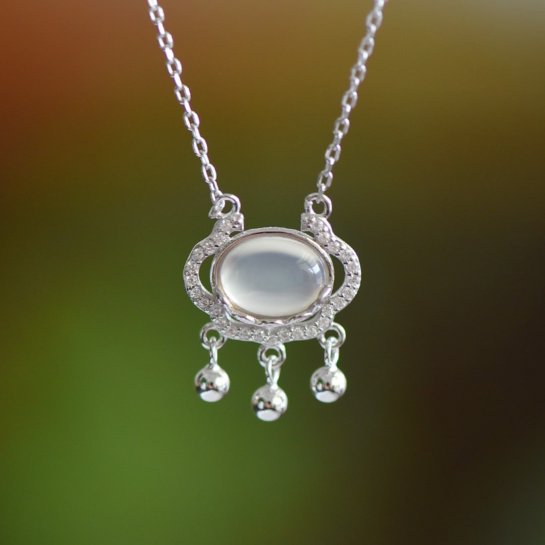 An Exquisite Sterling Silver Inlaid Agate Pendant: An Exquisite Sterling Silver Inlaid Agate Pendant,Size:7mmx9mm 纯银镶玛瑙吊坠