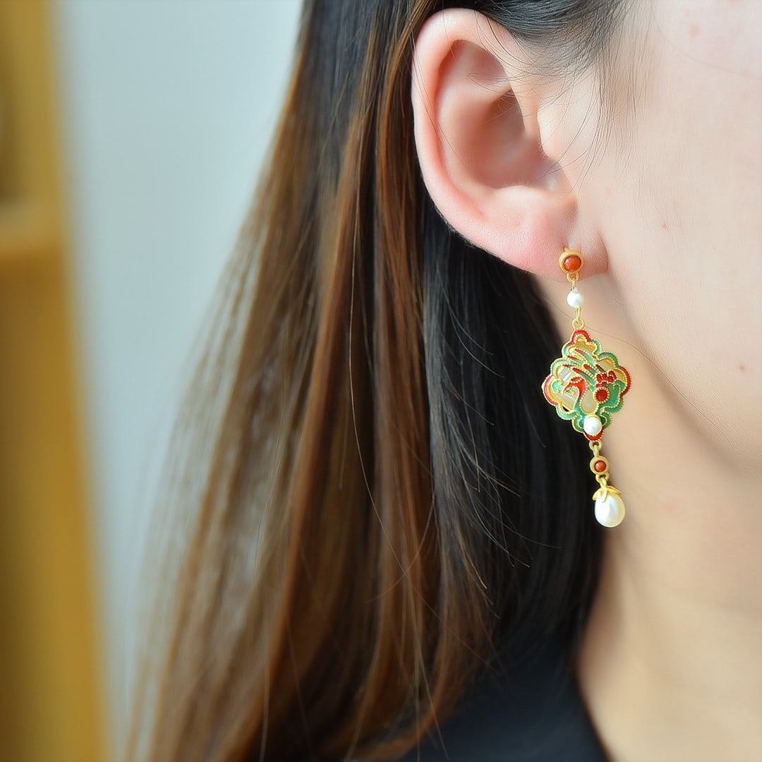 A Pair of Exquisite Sterling Silver-Gold Plated Inlaid White Jade Earrings,Inlaid Pearl: A Pair of Exquisite Sterling Silver-Gold Plated Inlaid White Jade Earrings,Inlaid Pearl 一对纯银镀金镶白玉耳环,嵌珍珠