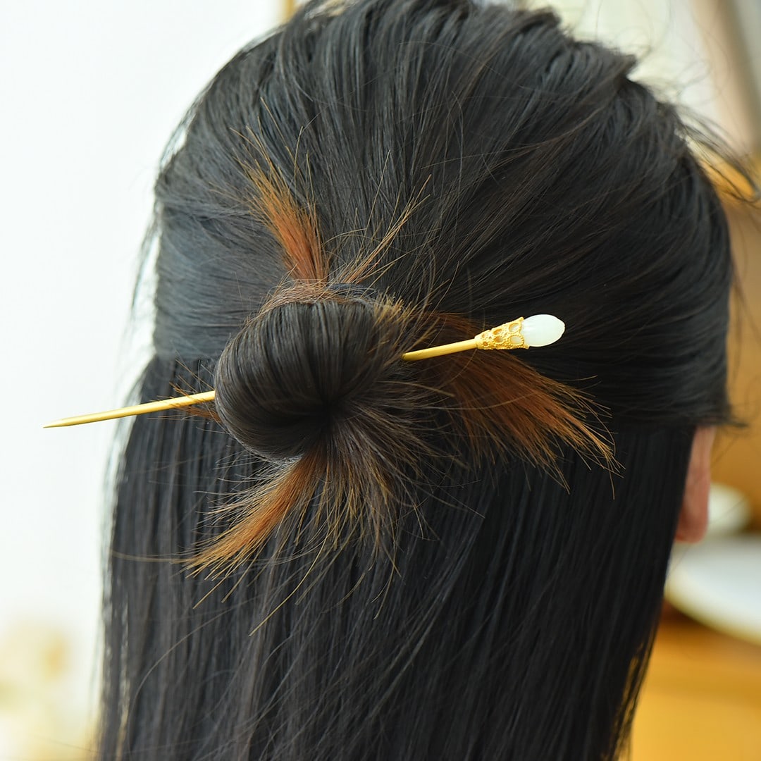 An Exquisite Sterling Silver-Gold Plated Inlaid White Jade Hairpin: An Exquisite Sterling Silver-Gold Plated Inlaid White Jade Hairpin,Size:8mmx19mm 纯银镀金镶白玉发簪