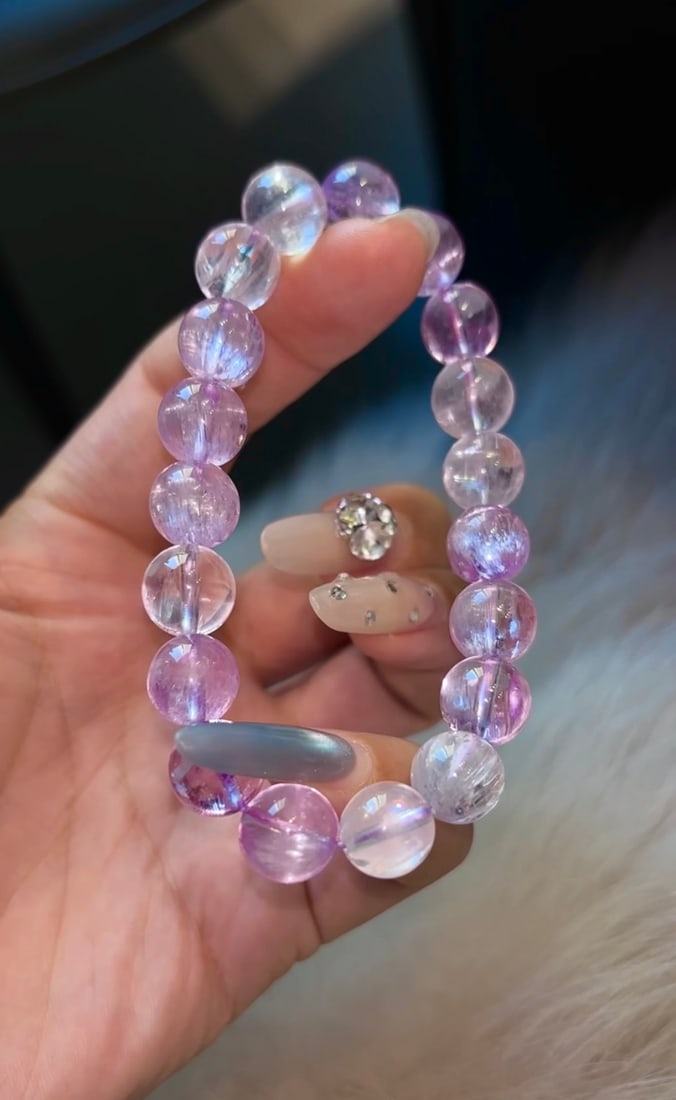 An Exquisite Crystal Bracelet: An Exquisite Crystal Bracelet,Size:10.7mm,Weight:38.6g 水晶手串