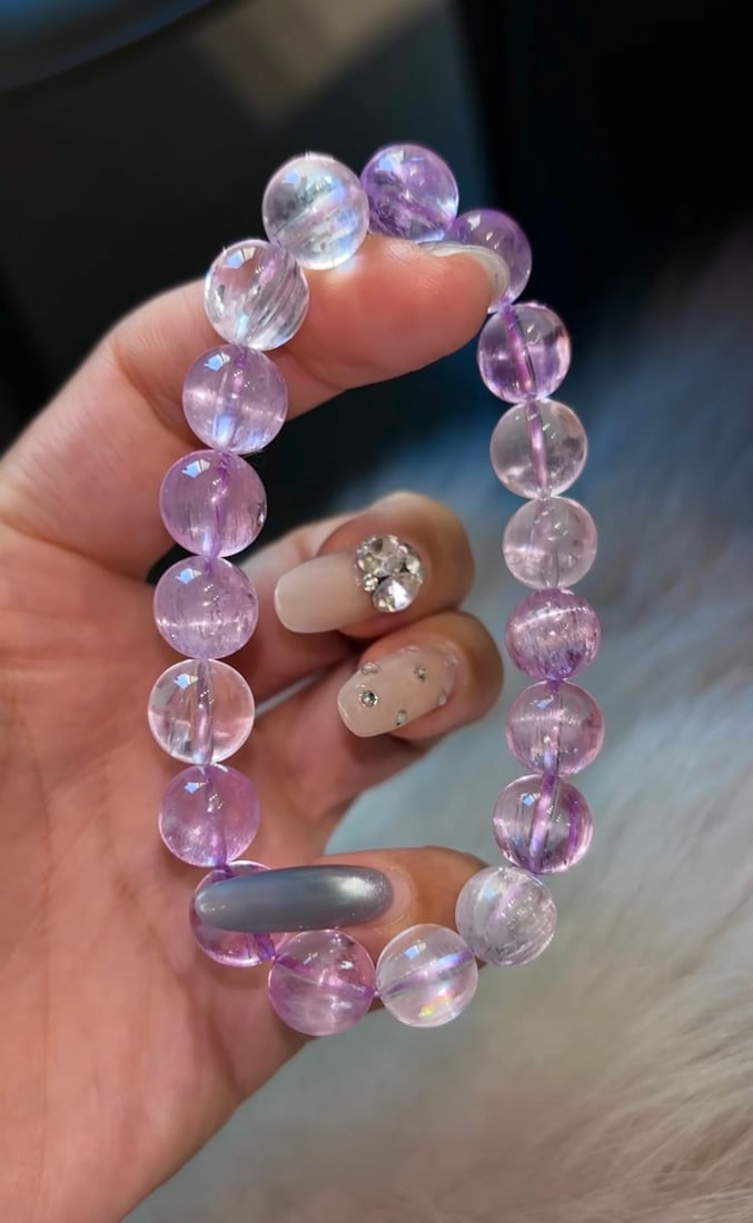 An Exquisite Crystal Bracelet - 2