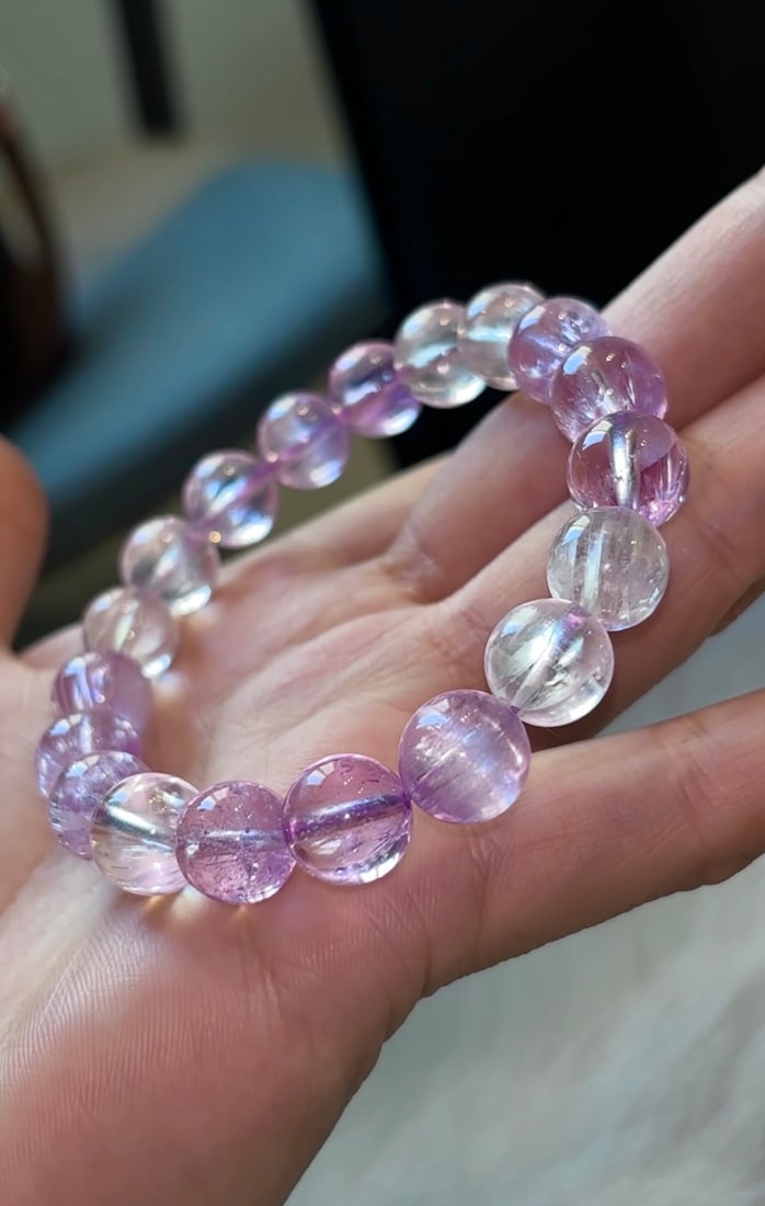 An Exquisite Crystal Bracelet - 4