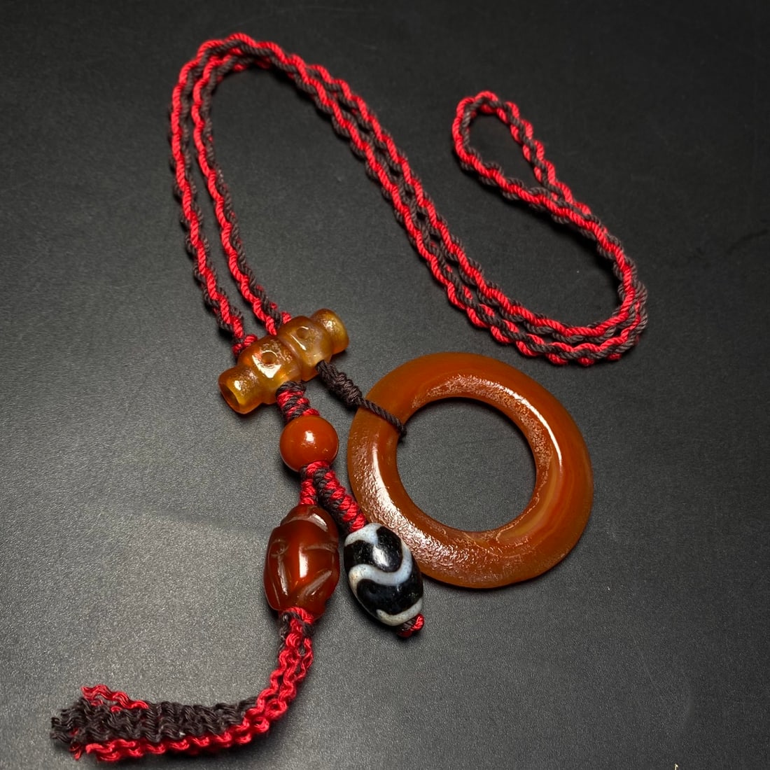 A Precious Agate Necklace - 2