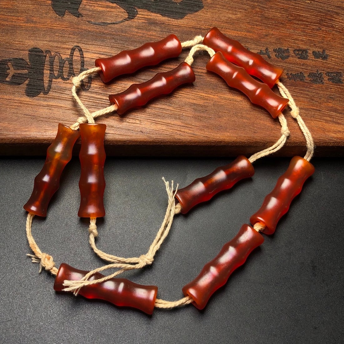 An Exquisite Agate Necklace - 5