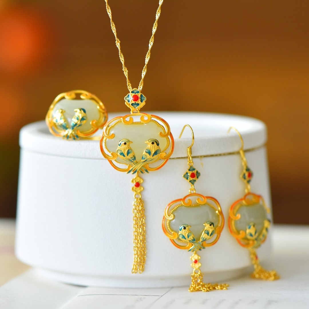 A Set of Fine Sterling Silver-Gold Plated Inlaid White Jade Jewelrys: A Set of Fine Sterling Silver-Gold Plated Inlaid White Jade Jewelrys 一套纯银镀金镶白玉首饰
