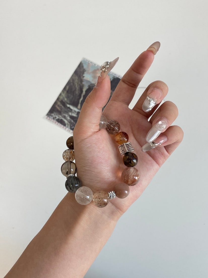 An Exquisite Crystal Bracelet - 15