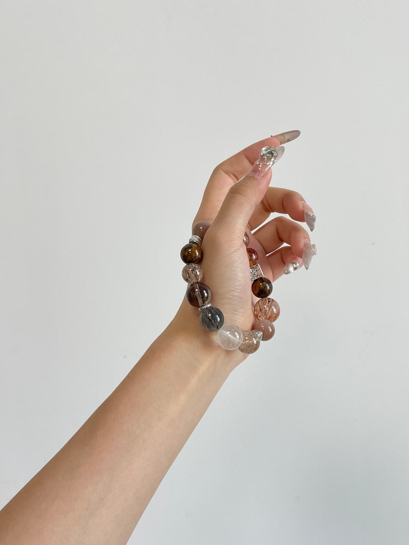 An Exquisite Crystal Bracelet - 16