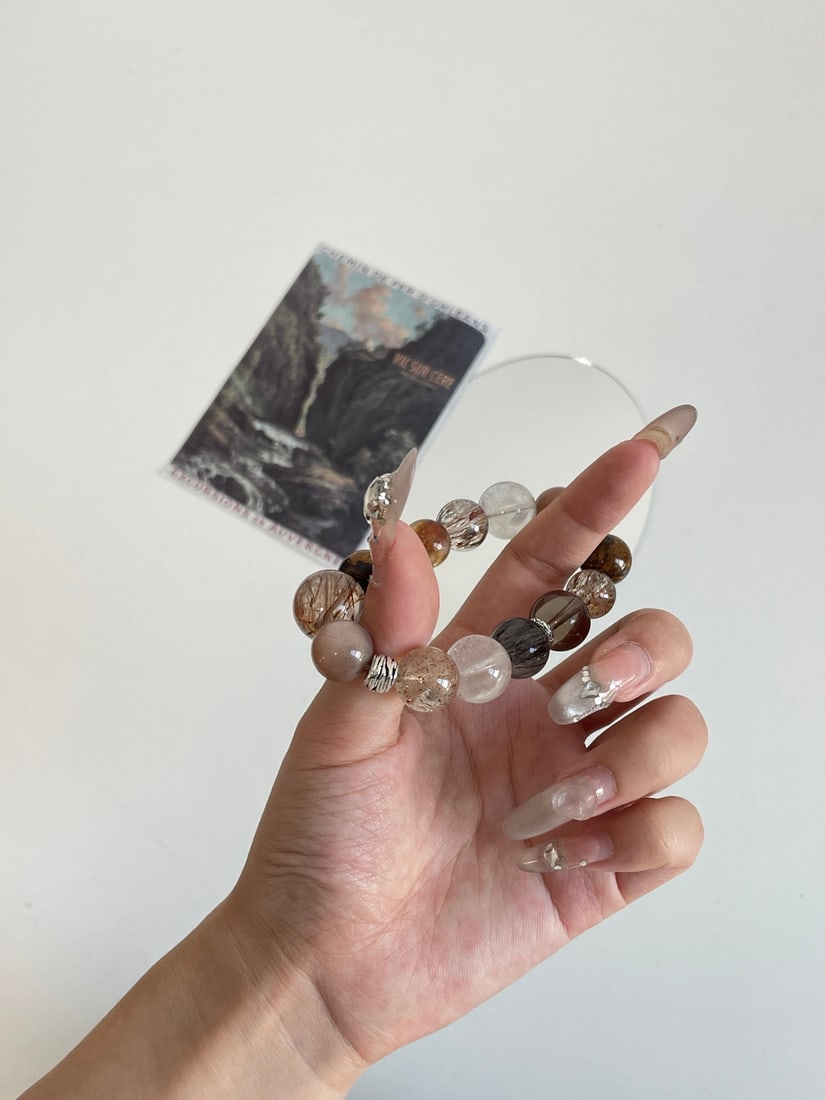 An Exquisite Crystal Bracelet - 18