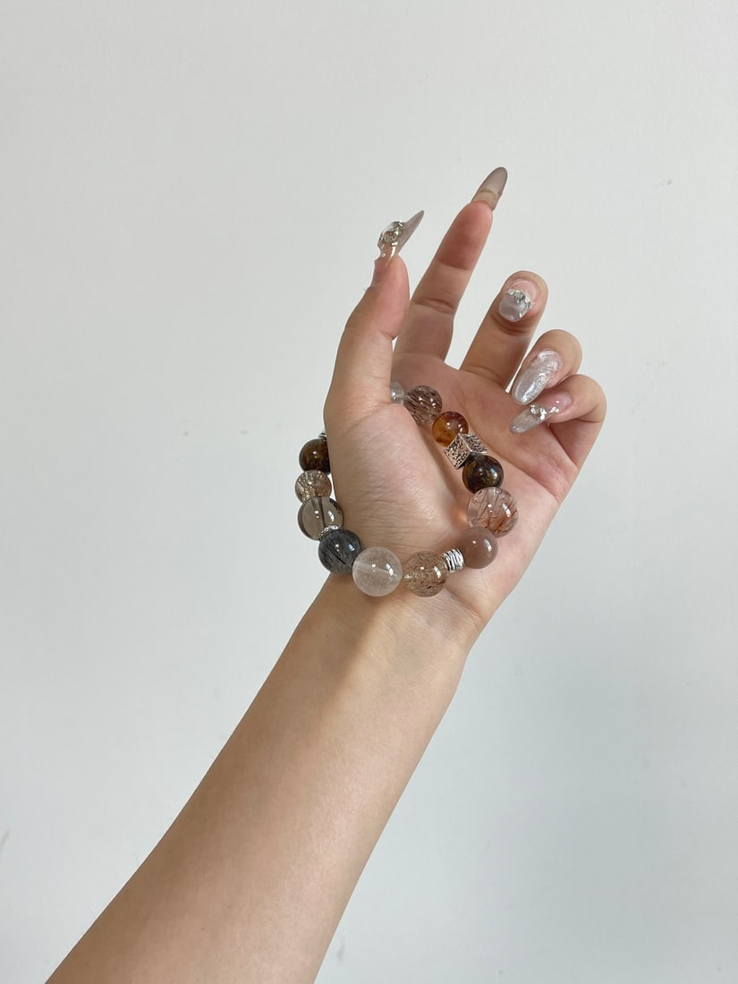 An Exquisite Crystal Bracelet - 8