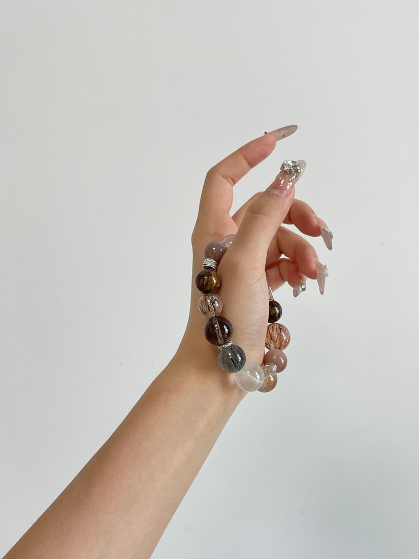 An Exquisite Crystal Bracelet - 9