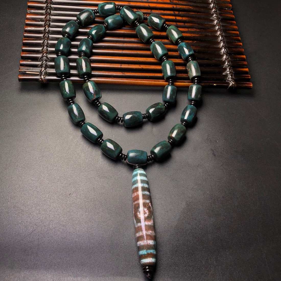 An Exquisite Dzi Bead Pendant: An Exquisite Dzi Bead Pendant,Size:(Dzi Bead)16mmx13mm,71mmx14mm 天珠挂件