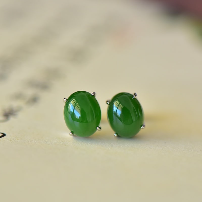 A Pair of Exquisite Sterling Silver Inlaid Jasper Earrings: A Pair of Exquisite Sterling Silver Inlaid Jasper Earrings,Size:8mmx10mm 一对纯银镶碧玉耳环