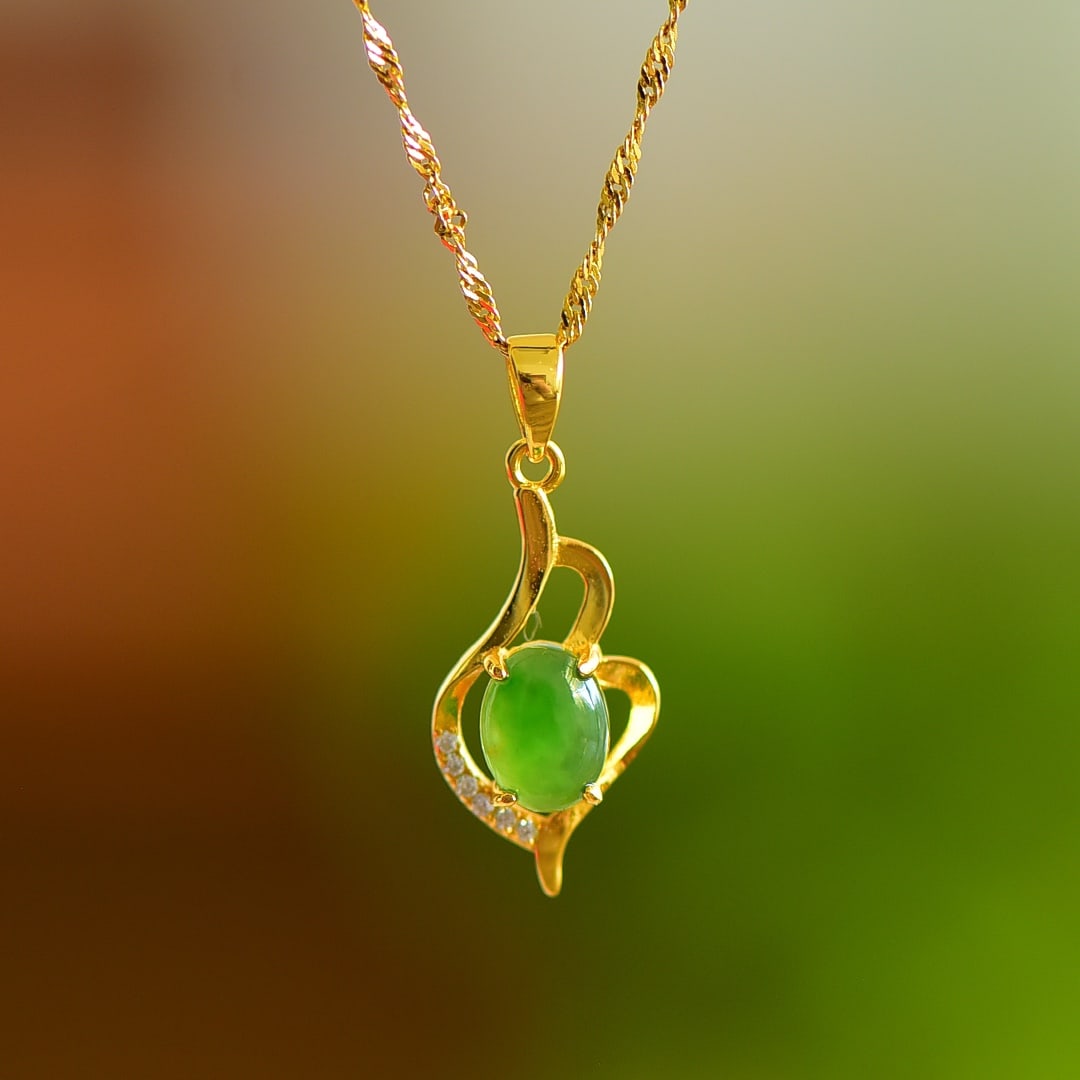 An Exquisite Sterling Silver-Gold Plated Inlaid Jasper Pendant,Inlaid Diamond: An Exquisite Sterling Silver-Gold Plated Inlaid Jasper Pendant,Inlaid Diamond 纯银镀金镶碧玉项链,嵌钻石