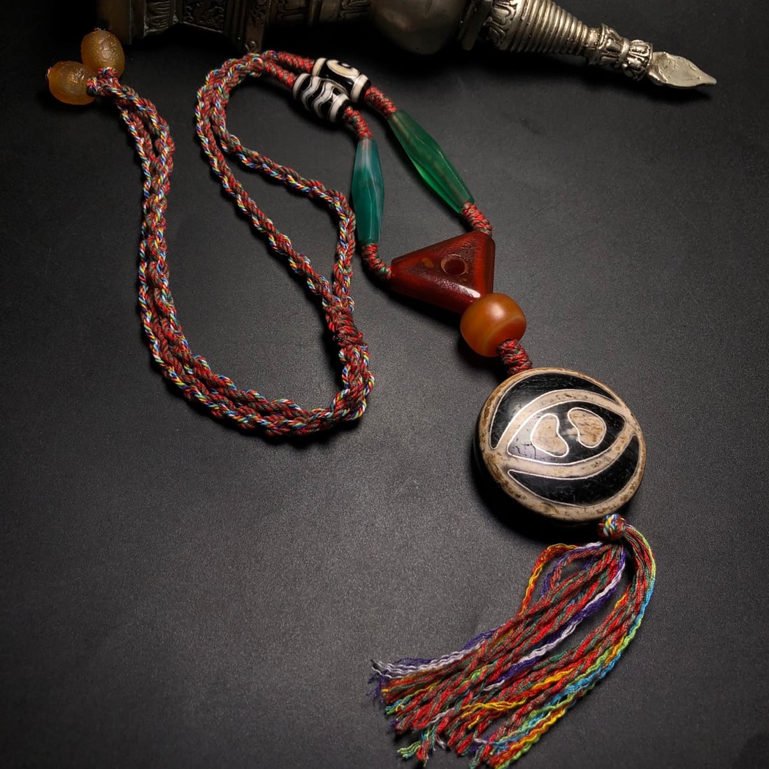 A Precious Dzi Bead Necklace: A Precious Dzi Bead Necklace,Size:42mmx15mm 天珠项链