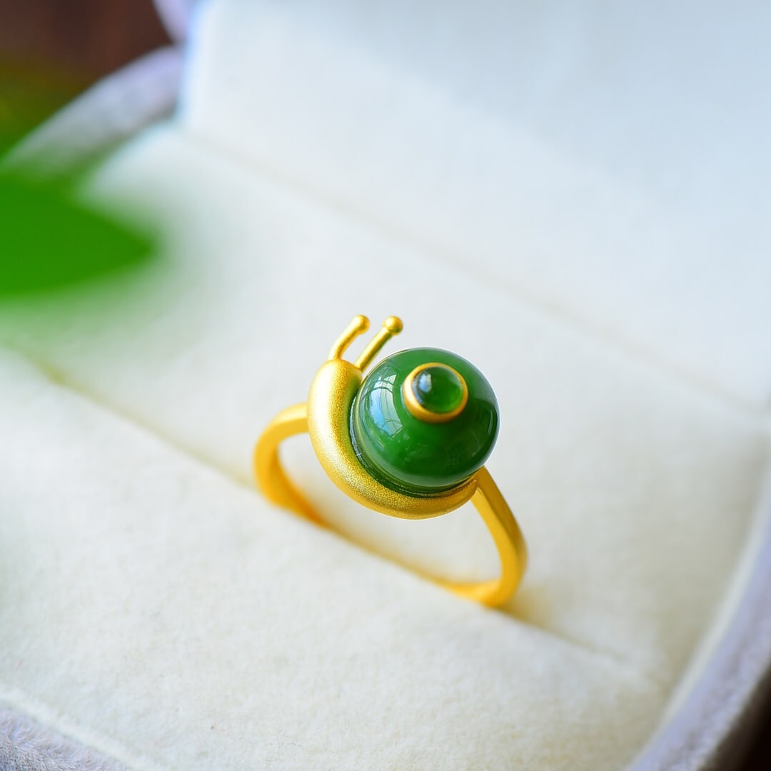 An Exquisite Sterling Silver-Gold Plated Inlaid Jasper Ring: An Exquisite Sterling Silver-Gold Plated Inlaid Jasper Ring,Size:13mmx16mm 纯银镀金镶碧玉戒指
